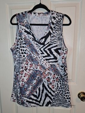 Sleeveless V-Neck Animal Print Tank Top - Black, White & Pink